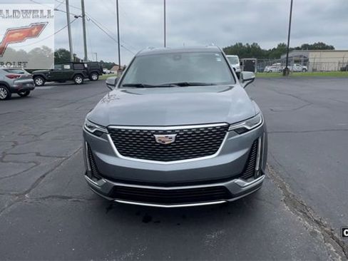 Used 2022 Cadillac XT6 Premium Luxury image 3