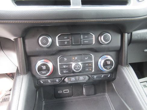 Used 2024 GMC Yukon XL AT4 w/ Technology Package AWD/4WD image 30