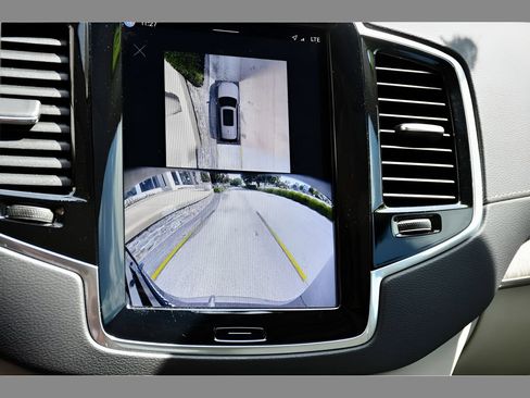 Certified 2024 Volvo XC90 B6 Ultimate w/ Protection Package Premier AWD/4WD image 24