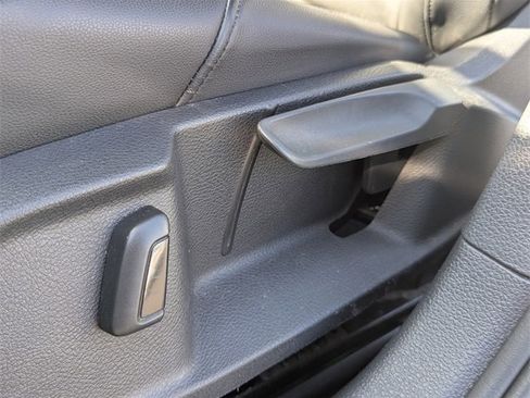 Used 2017 Volkswagen e-Golf SEL Premium w/ Driver Assistance Package image 26