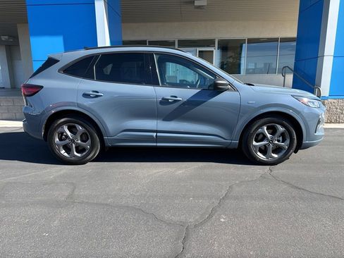 Used 2023 Ford Escape ST-Line FWD image 2