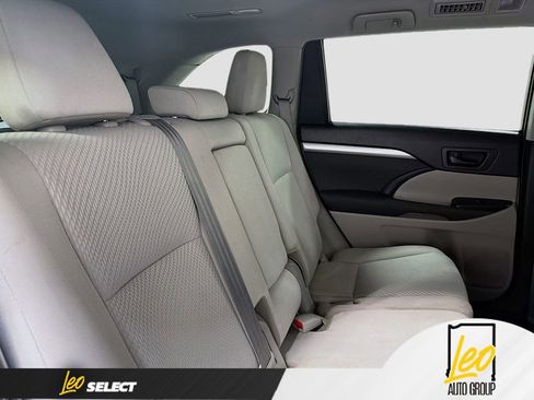 Used 2019 Toyota Highlander LE image 26
