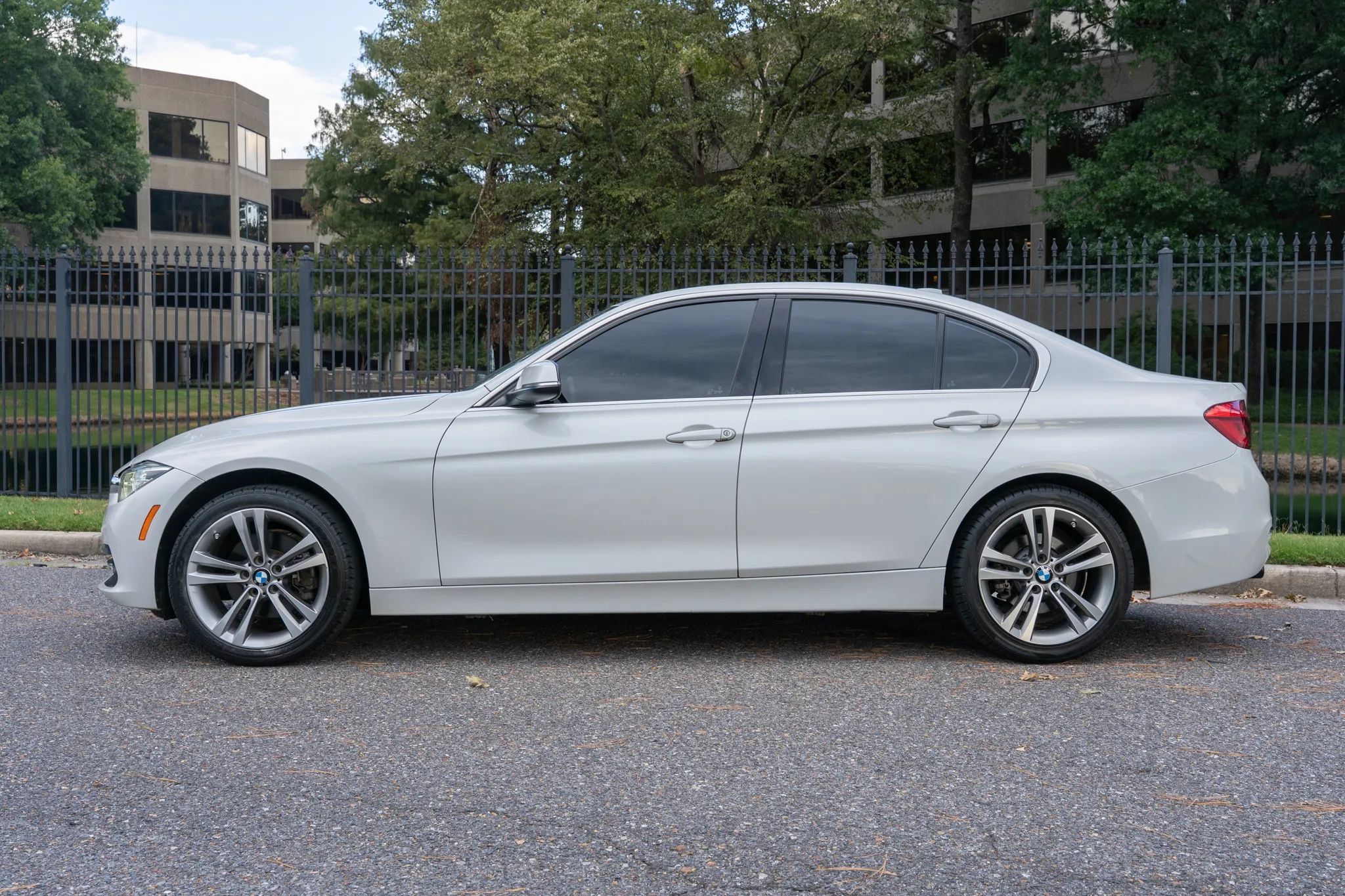 Used 2018 BMW 330i Sedan RWD image 9