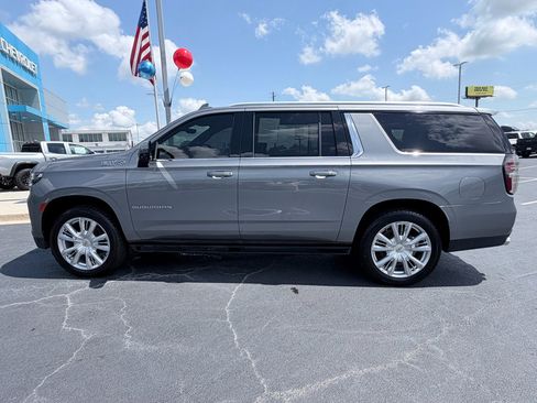 Used 2021 Chevrolet Suburban High Country AWD/4WD image 5