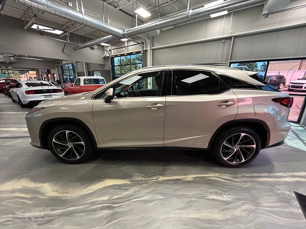 Used 2017 Lexus RX 450h AWD image 39