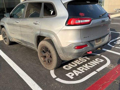Used 2016 Jeep Cherokee Trailhawk w/ Comfort/Convenience Group AWD/4WD image 4