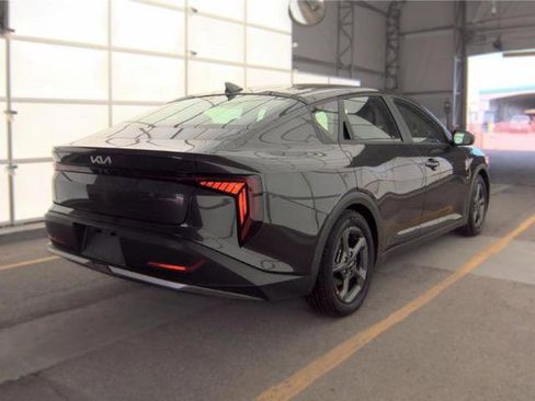 Used 2025 Kia K4 FWD image 3