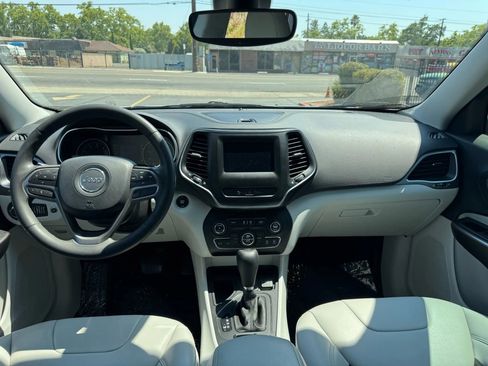 Used 2020 Jeep Cherokee Latitude Plus w/ Comfort/Convenience Group image 19