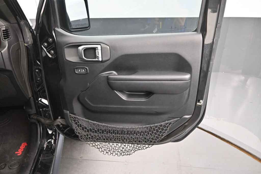 Used 2018 Jeep Wrangler Unlimited Rubicon w/ Dual Top Group AWD/4WD image 14