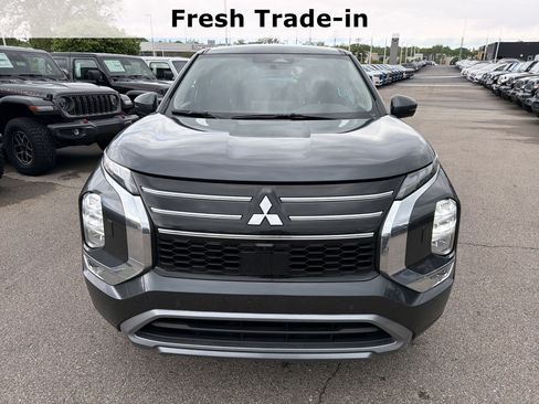 Used 2025 Mitsubishi Outlander SE AWD/4WD image 3