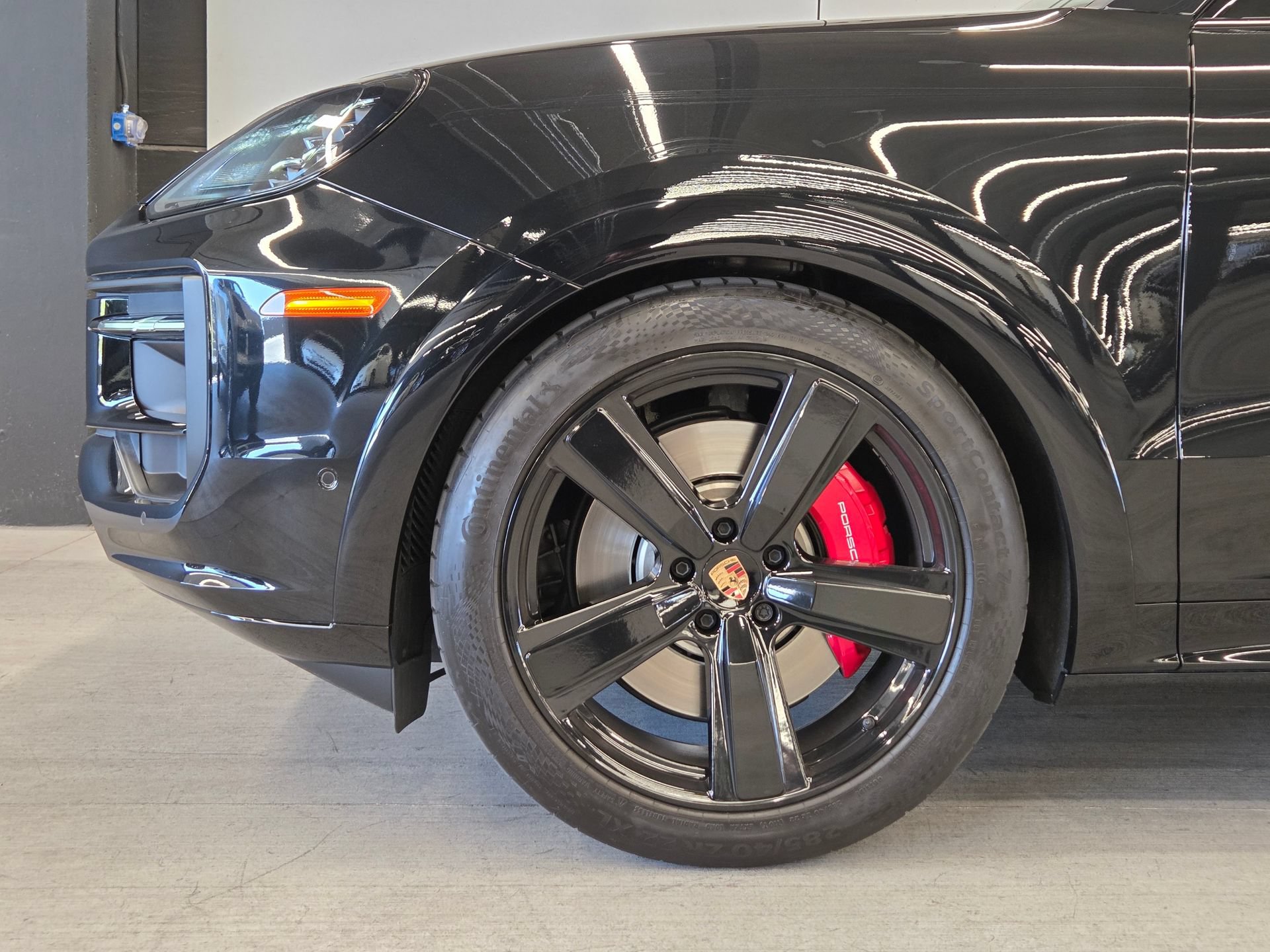 Certified 2025 Porsche Cayenne GTS AWD/4WD image 9