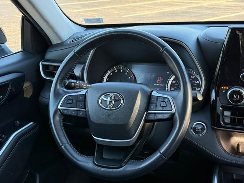 Certified 2023 Toyota Highlander XLE image 16
