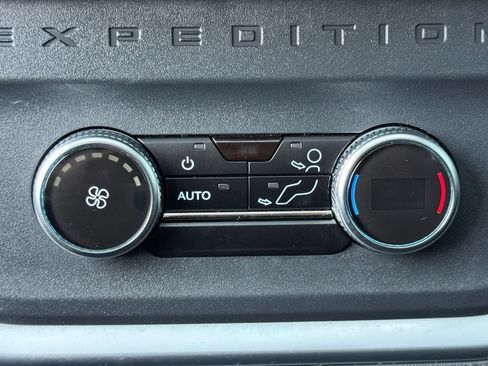 Used 2025 Ford Expedition Active AWD/4WD image 33