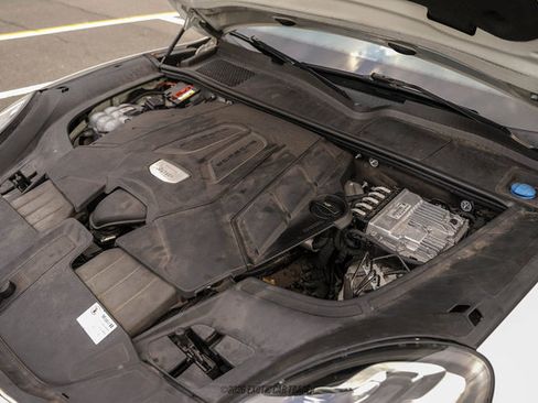Used 2020 Porsche Cayenne AWD/4WD image 17