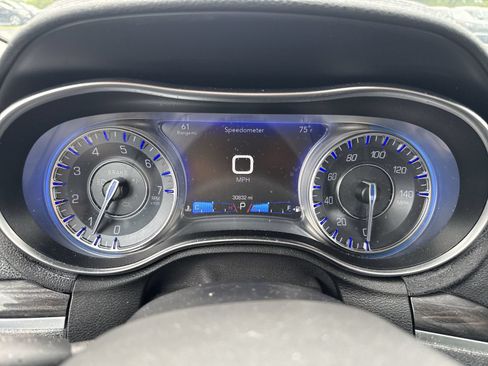 Used 2018 Chrysler 300 Touring AWD/4WD image 15