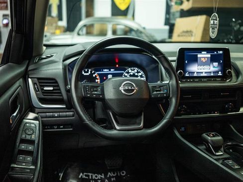 Used 2025 Nissan Rogue SV FWD image 16