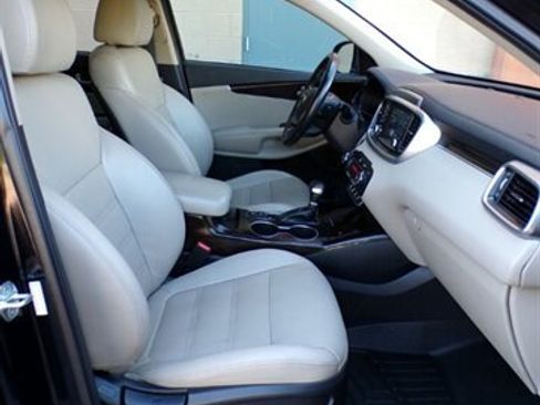 Used 2020 Kia Sorento EX FWD image 29