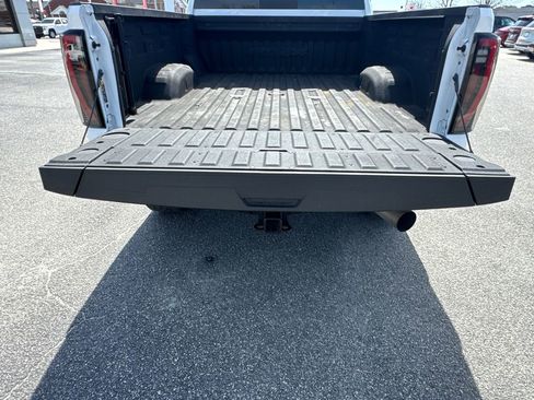Used 2024 GMC Sierra 2500 AT4X w/ AT4X AEV Edition image 18