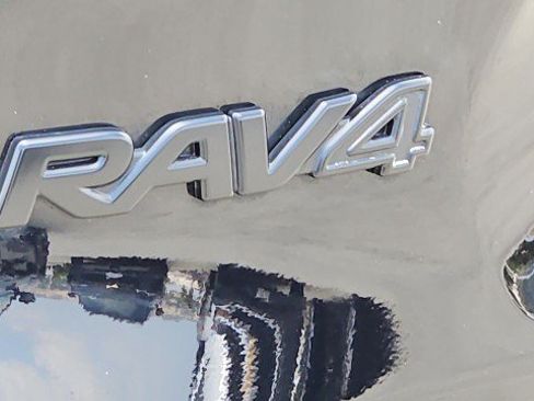 Used 2023 Toyota RAV4 LE FWD image 31