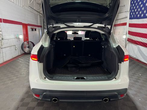 Used 2018 Jaguar F-PACE Premium image 14