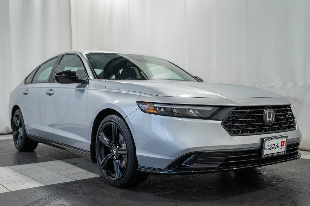 Used 2025 Honda Accord Sport image 1