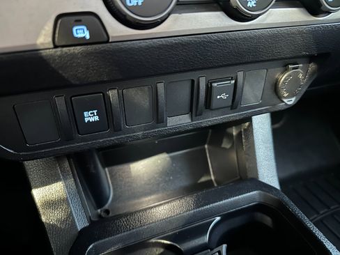 Used 2020 Toyota Tacoma SR5 image 36