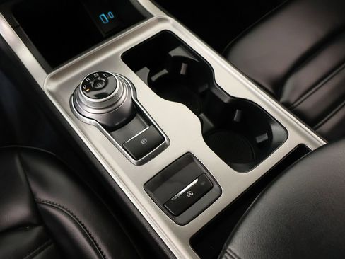 Used 2024 Ford Edge SEL image 8