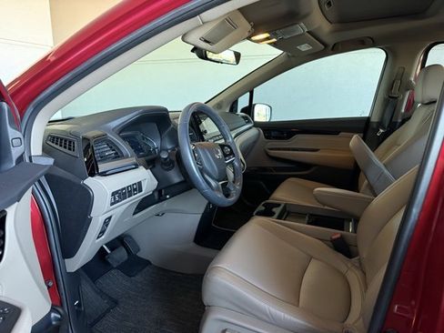 Used 2023 Honda Odyssey Touring image 16