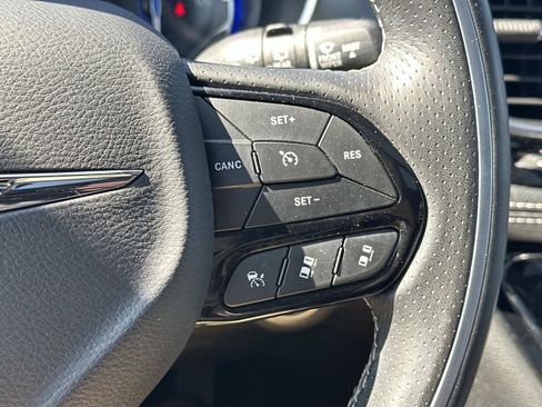 Used 2020 Chrysler Pacifica Limited w/ Advanced Safetytec Group FWD image 23