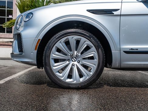 Used 2024 Bentley Bentayga image 6