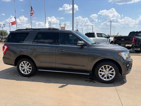 Used 2020 Ford Expedition XLT w/ Equipment Group 202A RWD image 8