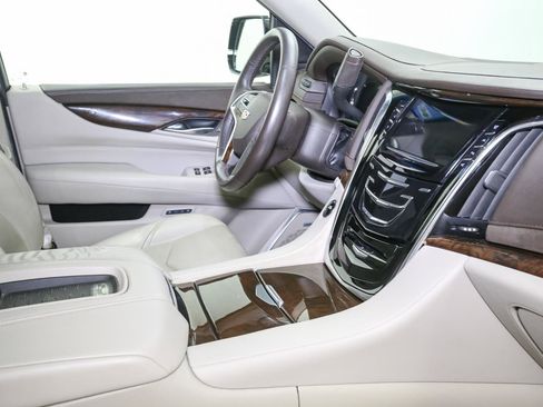 Used 2017 Cadillac Escalade Luxury image 23