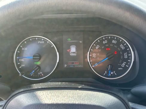 Used 2021 Toyota RAV4 LE AWD/4WD image 15