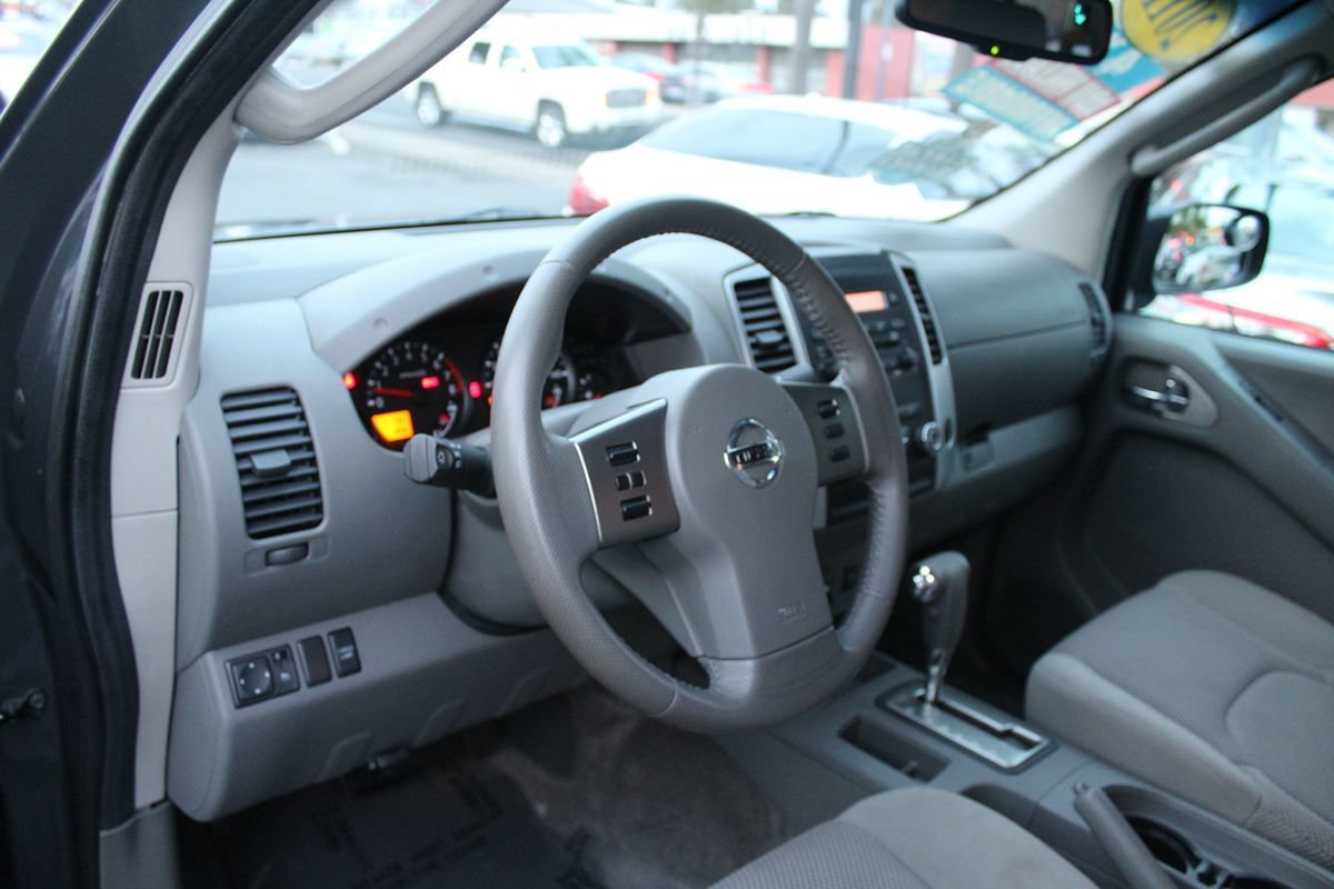 Used 2011 Nissan Frontier SV w/ SV Premium Utility Pkg AWD/4WD image 16