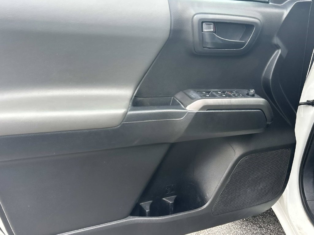 Used 2020 Toyota Tacoma SR5 RWD image 14