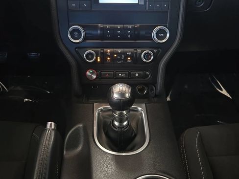 Used 2019 Ford Mustang Coupe RWD image 18