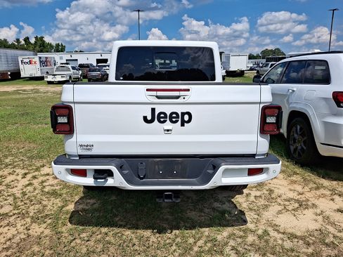 Used 2023 Jeep Gladiator Overland AWD/4WD image 5