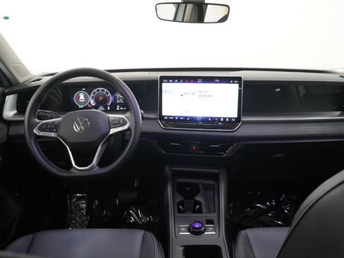 Used 2026 Volkswagen Tiguan SE AWD/4WD image 16