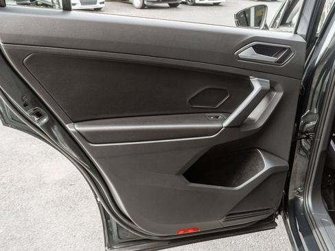 Used 2019 Volkswagen Tiguan SE image 24