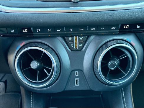 Used 2023 Chevrolet Blazer LT image 15