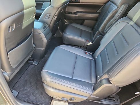 Used 2025 Hyundai Santa Fe Calligraphy image 11