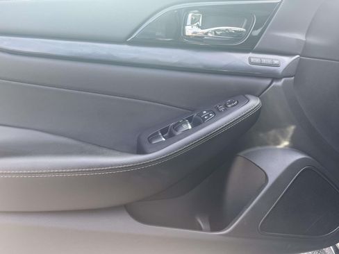 Used 2023 Nissan Maxima Platinum w/ Sport Mat Group FWD image 17