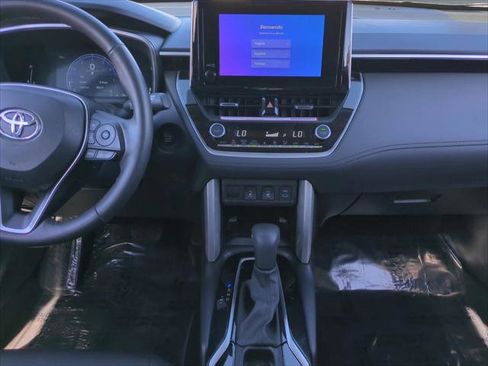Certified 2024 Toyota Corolla Cross XLE image 11