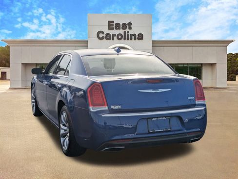 Used 2018 Chrysler 300 Limited w/ Safetytec Plus Group image 5