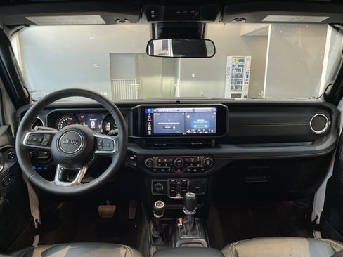 Used 2024 Jeep Wrangler Unlimited Sahara w/ Safety Group AWD/4WD image 31