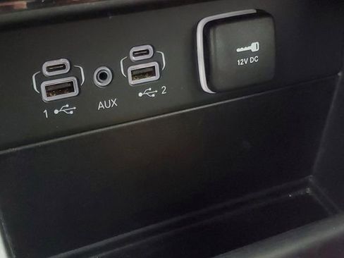 Used 2023 Jeep Grand Cherokee Limited image 31