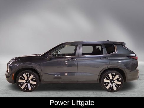 Used 2025 Mitsubishi Outlander SE image 9