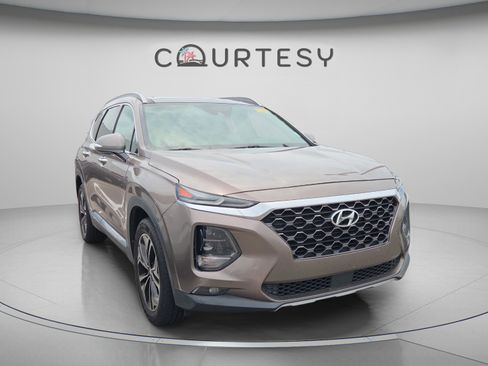 Used 2020 Hyundai Santa Fe SEL FWD image 3