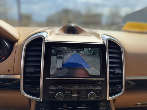 Used 2016 Porsche Cayenne AWD/4WD image 16