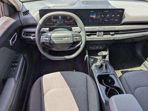 Used 2025 Kia K4 FWD image 25